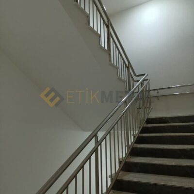 Dikine Emniyet Seritli Paslanmaz Korkuluk 8